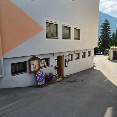 Simone 3* امست
